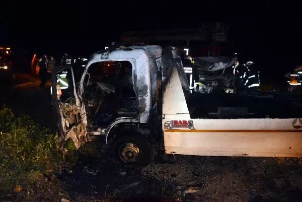 Son dakika haberi: ANTALYA ÇEKİCİYLE KAMYONET ÇARPIŞTI, ARAÇTA SIKIŞAN 2 KİŞİ YANARAK ÖLDÜ Son dakika haberi: ANTALYA ÇEKİCİYLE KAMYONET ÇARPIŞTI, ARAÇTA SIKIŞAN 2 KİŞİ YANARAK ÖLDÜ