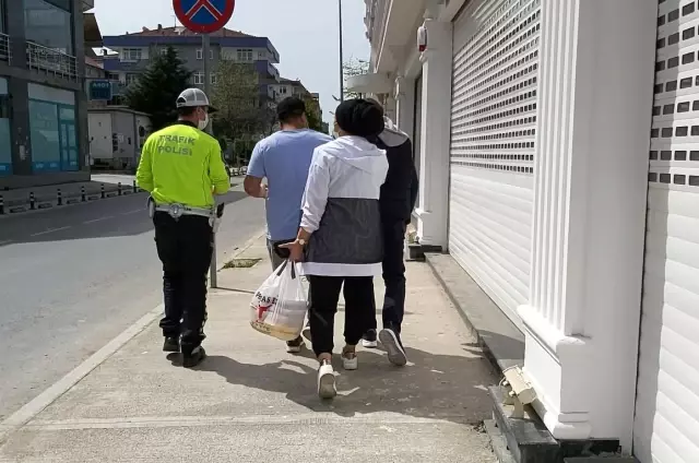 Kısıtlamayı ihlal eden karı-koca ceza yiyince deliye döndü! Polise bağırarak bela okudular Kısıtlamayı ihlal eden karı-koca ceza yiyince deliye döndü! Polise bağırarak bela okudular