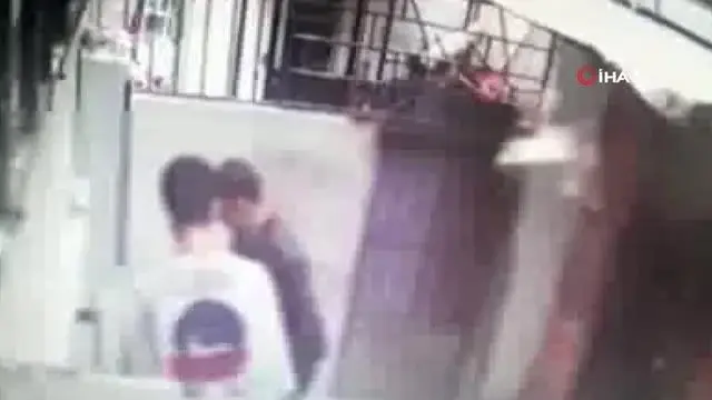 Cezaevinden yeni çıkan şahıs, Fatih'te cinayet işledi, Esenyurt'ta polise teslim oldu Cezaevinden yeni çıkan şahıs, Fatih'te cinayet işledi, Esenyurt'ta polise teslim oldu
