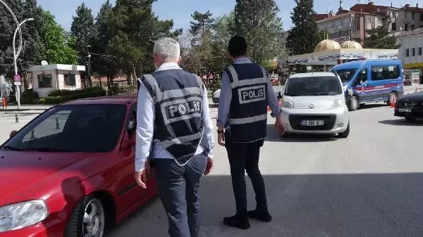 ÇORUM'DA YOLLARDA ARAÇ YOĞUNLUĞU ÇORUM'DA YOLLARDA ARAÇ YOĞUNLUĞU