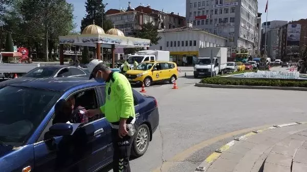 ÇORUM'DA YOLLARDA ARAÇ YOĞUNLUĞU ÇORUM'DA YOLLARDA ARAÇ YOĞUNLUĞU