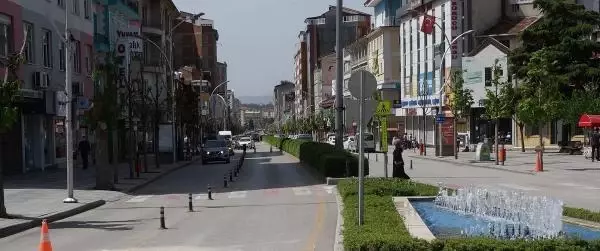 ÇORUM'DA YOLLARDA ARAÇ YOĞUNLUĞU ÇORUM'DA YOLLARDA ARAÇ YOĞUNLUĞU