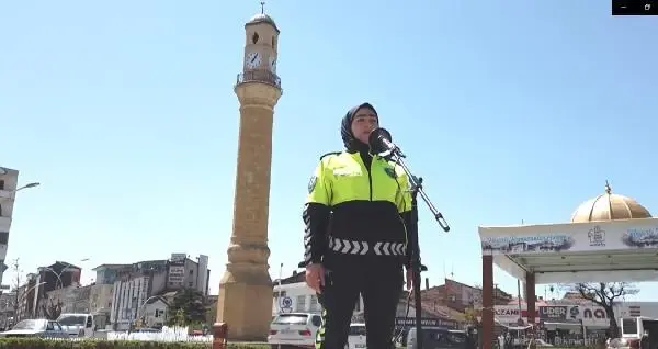 ÇORUM POLİSLERDEN 'TRAFİK HAFTASI'NA TÜRKÜLÜ KLİP ÇORUM POLİSLERDEN 'TRAFİK HAFTASI'NA TÜRKÜLÜ KLİP