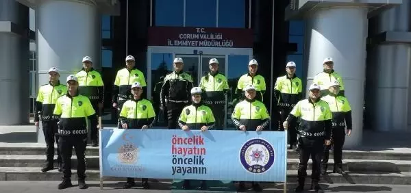 ÇORUM POLİSLERDEN 'TRAFİK HAFTASI'NA TÜRKÜLÜ KLİP ÇORUM POLİSLERDEN 'TRAFİK HAFTASI'NA TÜRKÜLÜ KLİP
