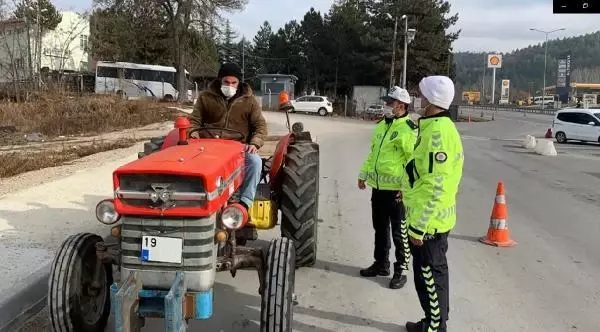 ÇORUM POLİSLERDEN 'TRAFİK HAFTASI'NA TÜRKÜLÜ KLİP ÇORUM POLİSLERDEN 'TRAFİK HAFTASI'NA TÜRKÜLÜ KLİP