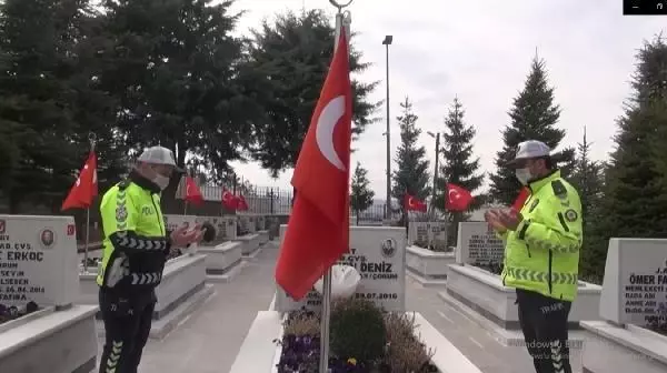 ÇORUM POLİSLERDEN 'TRAFİK HAFTASI'NA TÜRKÜLÜ KLİP ÇORUM POLİSLERDEN 'TRAFİK HAFTASI'NA TÜRKÜLÜ KLİP