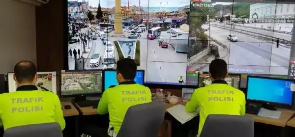 ÇORUM POLİSLERDEN 'TRAFİK HAFTASI'NA TÜRKÜLÜ KLİP ÇORUM POLİSLERDEN 'TRAFİK HAFTASI'NA TÜRKÜLÜ KLİP