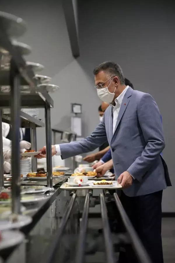 Son dakika haber: Cumhurbaşkanı Yardımcısı Oktay, işçilerle sahur yaptı Son dakika haber: Cumhurbaşkanı Yardımcısı Oktay, işçilerle sahur yaptı