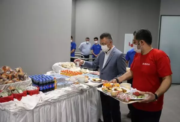 Son dakika haber: Cumhurbaşkanı Yardımcısı Oktay, işçilerle sahur yaptı Son dakika haber: Cumhurbaşkanı Yardımcısı Oktay, işçilerle sahur yaptı