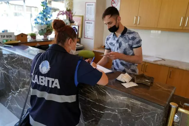 Diyarbakır'da zabıta ekipleri tatlıcıları denetledi Diyarbakır'da zabıta ekipleri tatlıcıları denetledi