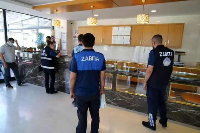 Diyarbakır'da zabıta ekipleri tatlıcıları denetledi Diyarbakır'da zabıta ekipleri tatlıcıları denetledi