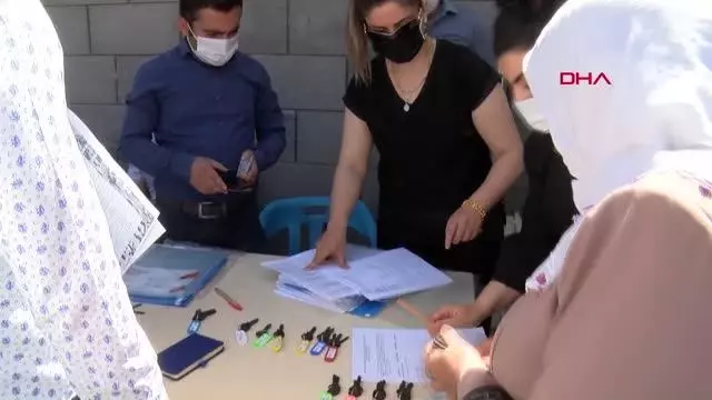 DİYARBAKIR SUR'DA YAPIMI TAMAMLANAN KONUTLAR HAK SAHİPLERİNE TESLİM EDİLDİ DİYARBAKIR SUR'DA YAPIMI TAMAMLANAN KONUTLAR HAK SAHİPLERİNE TESLİM EDİLDİ