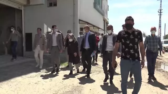 DİYARBAKIR - Yenişehir Belediyesi alt ve üst yapı çalışmasında gelinen aşamayı mahalle sakinleri ile paylaştı DİYARBAKIR - Yenişehir Belediyesi alt ve üst yapı çalışmasında gelinen aşamayı mahalle sakinleri ile paylaştı