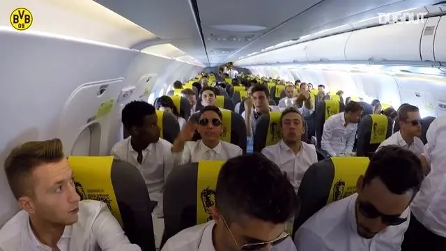 Dortmund'lu Oyuncular Almanya Kupası Şampiyonluğunu Kutluyor Dortmund'lu Oyuncular Almanya Kupası Şampiyonluğunu Kutluyor