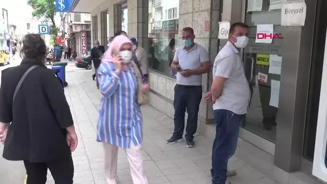 EDİRNE KEŞAN'DA EMEKLİLER, MAAŞLARINI ÇEKMEYE BAŞLADI EDİRNE KEŞAN'DA EMEKLİLER, MAAŞLARINI ÇEKMEYE BAŞLADI