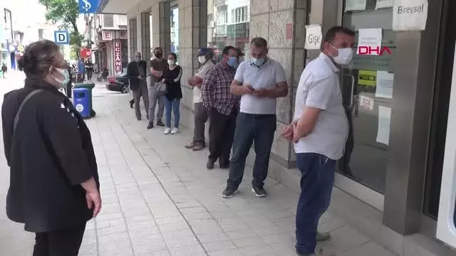 EDİRNE KEŞAN'DA EMEKLİLER, MAAŞLARINI ÇEKMEYE BAŞLADI EDİRNE KEŞAN'DA EMEKLİLER, MAAŞLARINI ÇEKMEYE BAŞLADI