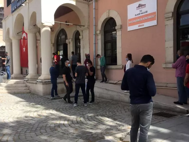 Elazığ'da kısıtlama ile yaya yoğunluğu azaldı, araç yoğunluğu dikkat çekti Elazığ'da kısıtlama ile yaya yoğunluğu azaldı, araç yoğunluğu dikkat çekti