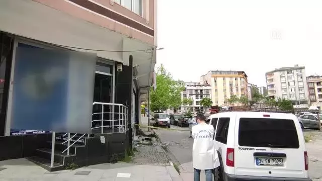 Son dakika... Esenyurt'ta iş yerindeki silahlı kavgada bir kişi yaralandı Son dakika... Esenyurt'ta iş yerindeki silahlı kavgada bir kişi yaralandı