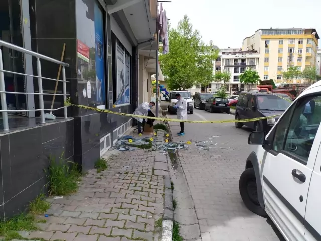 Esenyurt'ta silahlı kavga: 1 ağır yaralı Esenyurt'ta silahlı kavga: 1 ağır yaralı