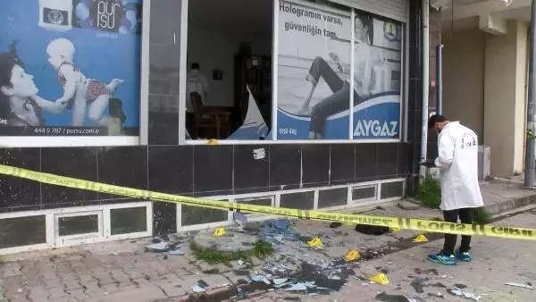 ESENYURT'TA SİLAHLI KAVGA; 1 YARALI ESENYURT'TA SİLAHLI KAVGA; 1 YARALI