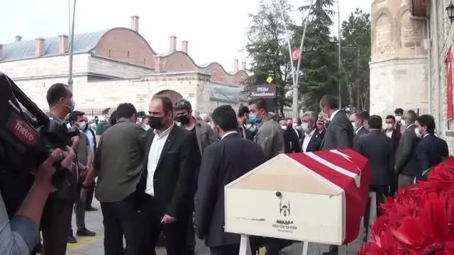 Eski AK Parti Karabük Milletvekili Burhanettin Uysal'ın cenazesi toprağa verildi Eski AK Parti Karabük Milletvekili Burhanettin Uysal'ın cenazesi toprağa verildi