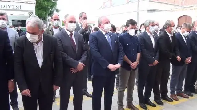 Eski AK Parti Karabük Milletvekili Burhanettin Uysal'ın cenazesi toprağa verildi Eski AK Parti Karabük Milletvekili Burhanettin Uysal'ın cenazesi toprağa verildi