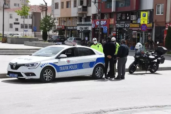 ESKİŞEHİR'DE TAM KAPANMADA GÜNLÜK VAKA SAYISI YARIYA DÜŞTÜ ESKİŞEHİR'DE TAM KAPANMADA GÜNLÜK VAKA SAYISI YARIYA DÜŞTÜ