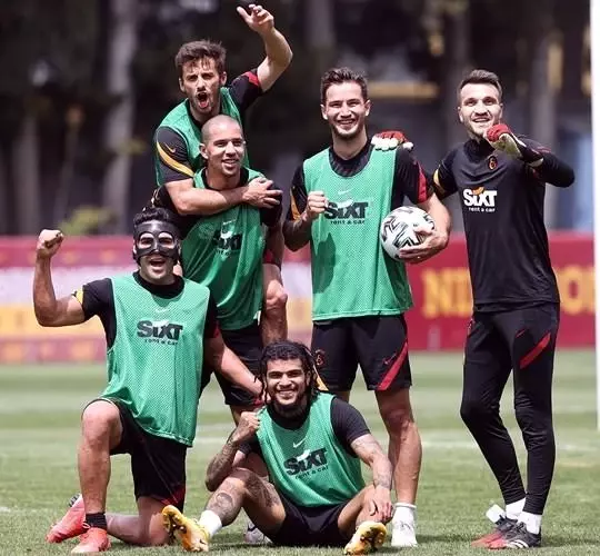 Galatasaray'da Beşiktaş derbisi hazırlıkları başladı Galatasaray'da Beşiktaş derbisi hazırlıkları başladı