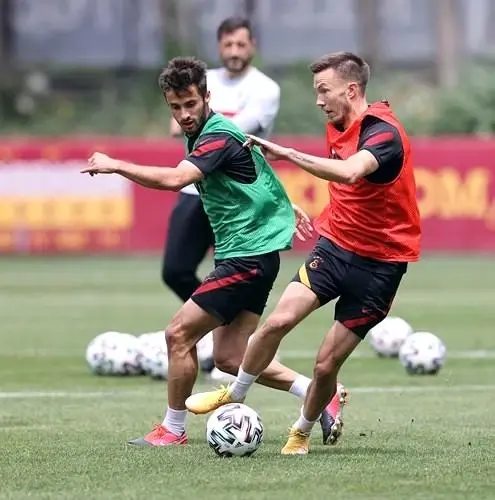 Galatasaray'da Beşiktaş derbisi hazırlıkları başladı Galatasaray'da Beşiktaş derbisi hazırlıkları başladı