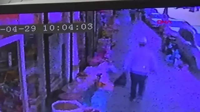 GAZİANTEP SADAKA KUTUSU HIRSIZI, GÜVENLİK KAMERASINDA GAZİANTEP SADAKA KUTUSU HIRSIZI, GÜVENLİK KAMERASINDA