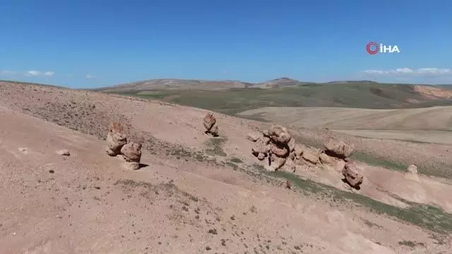 Son dakika haberleri | Görüntüleri kadar, rivayeti de ilginç.. İlginç kayalar turizme kazandırılmayı bekliyor Son dakika haberleri | Görüntüleri kadar, rivayeti de ilginç.. İlginç kayalar turizme kazandırılmayı bekliyor