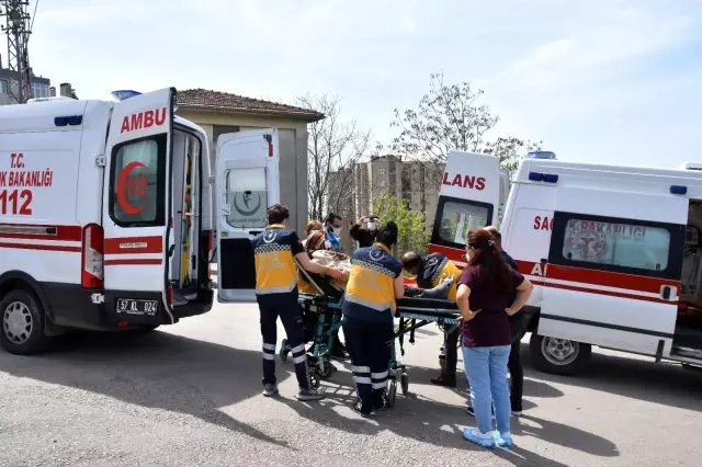 Hasta taşıyan ambulans otomobille çarpıştı Hasta taşıyan ambulans otomobille çarpıştı