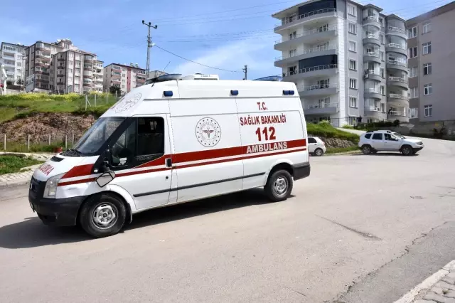 Hasta taşıyan ambulans otomobille çarpıştı Hasta taşıyan ambulans otomobille çarpıştı