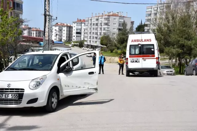 Hasta taşıyan ambulans otomobille çarpıştı Hasta taşıyan ambulans otomobille çarpıştı