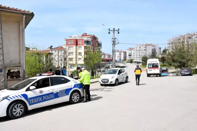 Hasta taşıyan ambulans otomobille çarpıştı Hasta taşıyan ambulans otomobille çarpıştı