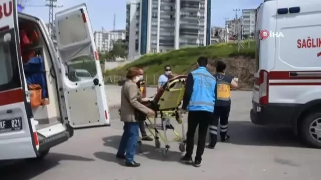 Hasta taşıyan ambulans otomobille çarpıştı Hasta taşıyan ambulans otomobille çarpıştı