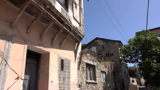 Şaşkına çeviren hırsızlık.. Hırsızlar ahşap evin ikinci katını çaldı Şaşkına çeviren hırsızlık.. Hırsızlar ahşap evin ikinci katını çaldı
