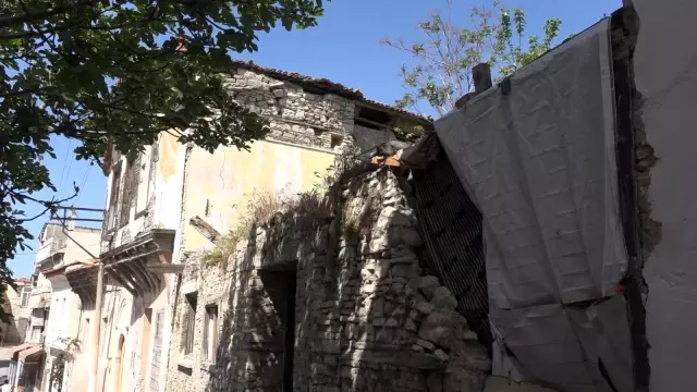 Şaşkına çeviren hırsızlık.. Hırsızlar ahşap evin ikinci katını çaldı Şaşkına çeviren hırsızlık.. Hırsızlar ahşap evin ikinci katını çaldı