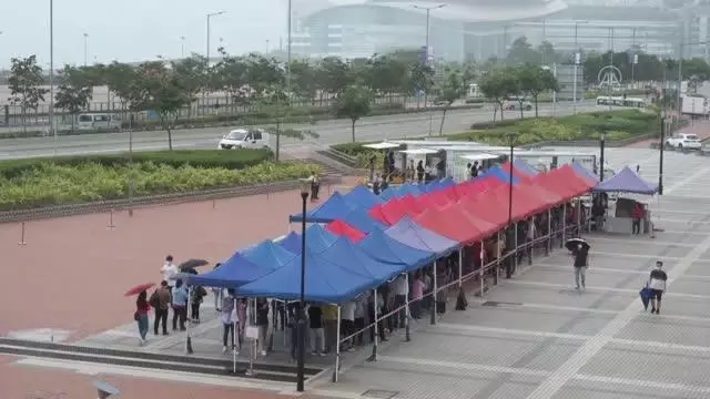 Hong Kong'ta yerli ve yabancı çalışanlar için mobil kovid-19 test merkezleri kuruldu Hong Kong'ta yerli ve yabancı çalışanlar için mobil kovid-19 test merkezleri kuruldu