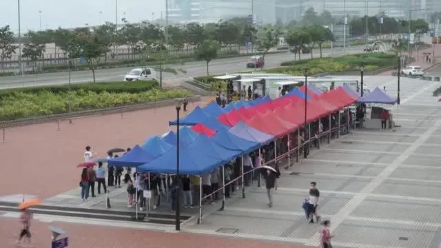 Hong Kong'ta yerli ve yabancı çalışanlar için mobil kovid-19 test merkezleri kuruldu Hong Kong'ta yerli ve yabancı çalışanlar için mobil kovid-19 test merkezleri kuruldu