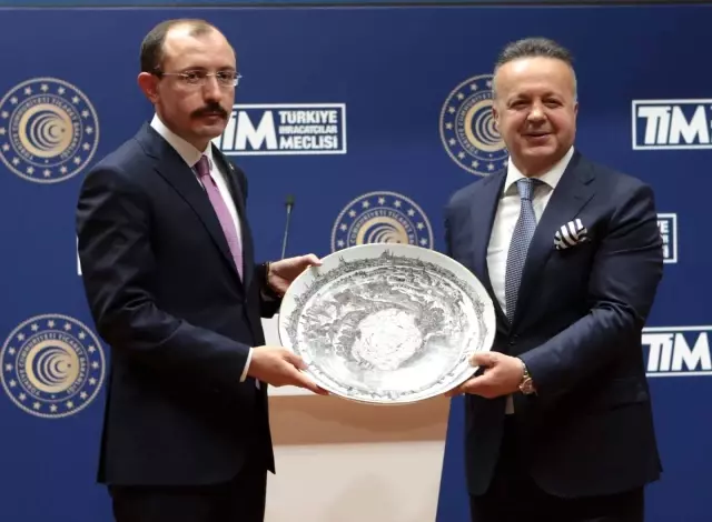 TİM Başkanı Gülle: 'İktisat tarihi, pandemi dönemini yazdığında Türk ihracatçısının başarıları tarihe altın harflerle yazılacak' TİM Başkanı Gülle: 'İktisat tarihi, pandemi dönemini yazdığında Türk ihracatçısının başarıları tarihe altın harflerle yazılacak'