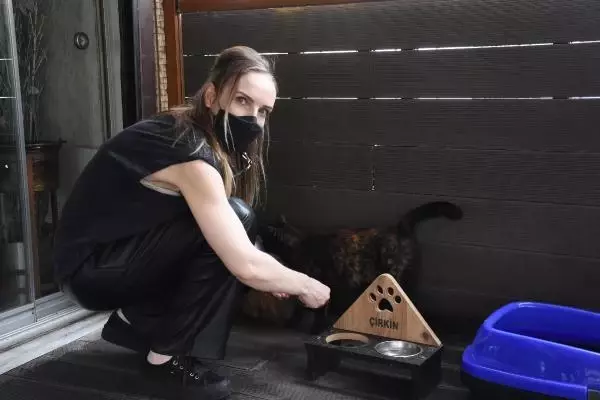 İZMİR İKİ ÇOCUĞUN KEDİYİ BAYILTANA KADAR DÖVMESİNE TEPKİ İZMİR İKİ ÇOCUĞUN KEDİYİ BAYILTANA KADAR DÖVMESİNE TEPKİ