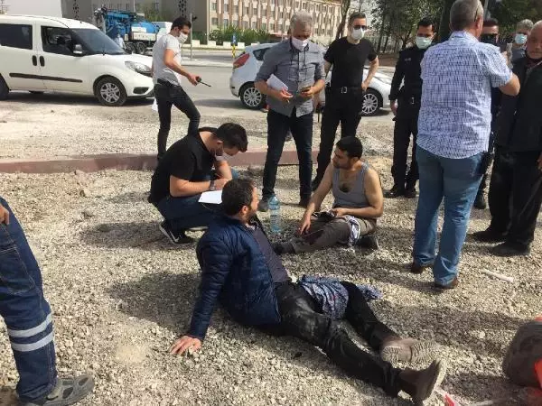KONYA İKİ GRUP ARASINDA SİLAHLI, BIÇAKLI KAVGA 1'İ AĞIR 4 YARALI KONYA İKİ GRUP ARASINDA SİLAHLI, BIÇAKLI KAVGA 1'İ AĞIR 4 YARALI