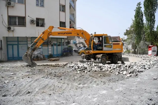 İkiçeşmelik Mahallesi'nde çalışmalar sürüyor İkiçeşmelik Mahallesi'nde çalışmalar sürüyor