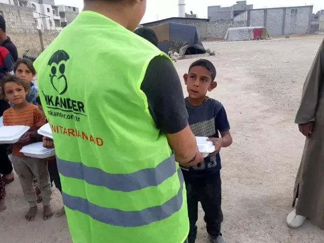 İmkander'den bin 500 çocuğa giyim 10 bin aileye iftar yemeği İmkander'den bin 500 çocuğa giyim 10 bin aileye iftar yemeği