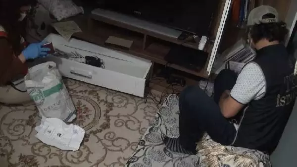İstanbul'da terör örgütü DEAŞ operasyonunda 16 şüpheli yakalandı İstanbul'da terör örgütü DEAŞ operasyonunda 16 şüpheli yakalandı