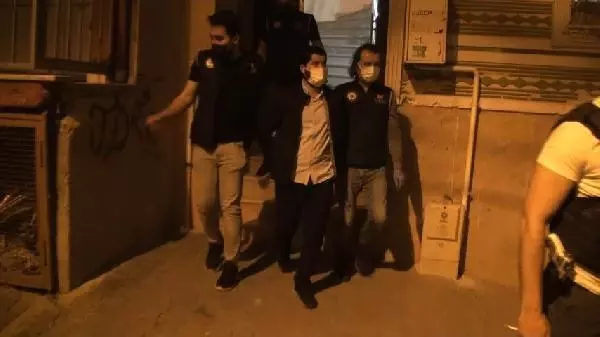 İstanbul'da terör örgütü DEAŞ operasyonunda 16 şüpheli yakalandı İstanbul'da terör örgütü DEAŞ operasyonunda 16 şüpheli yakalandı