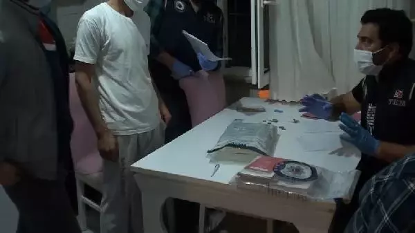 İstanbul'da terör örgütü DEAŞ operasyonunda 16 şüpheli yakalandı İstanbul'da terör örgütü DEAŞ operasyonunda 16 şüpheli yakalandı