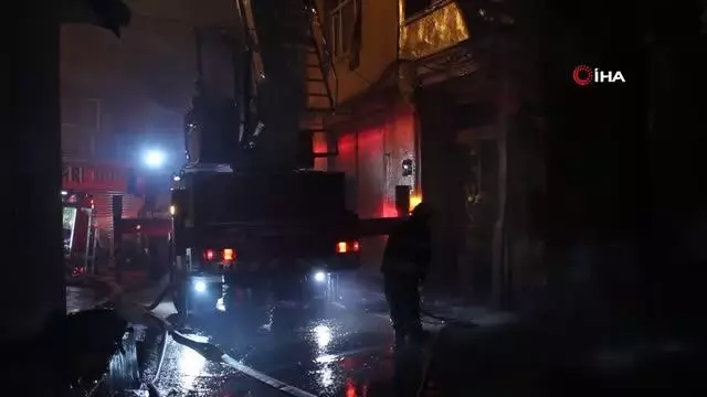 Son dakika haberleri: İzmir'de fırın bacasından çıkan yangında 3 bina hasar gördü Son dakika haberleri: İzmir'de fırın bacasından çıkan yangında 3 bina hasar gördü