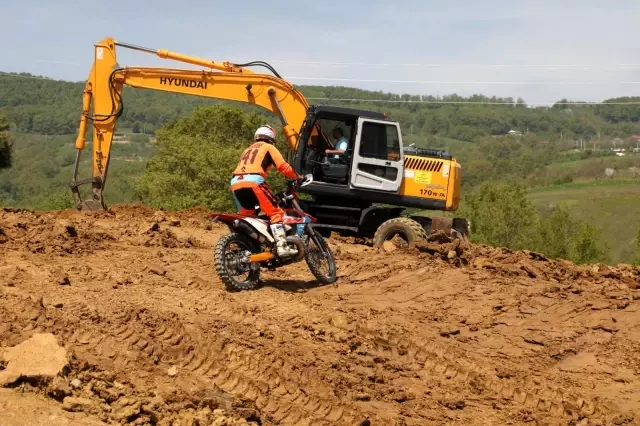 İzmit'in ilk motocross parkuru çok yakında hizmete açılacak İzmit'in ilk motocross parkuru çok yakında hizmete açılacak